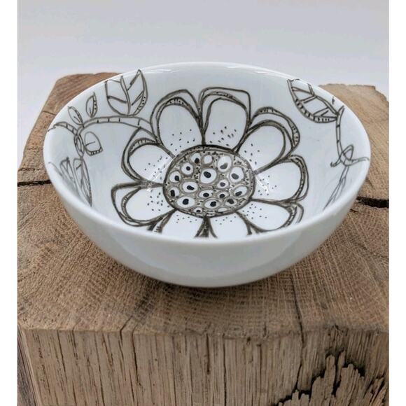 Pier 1 Imports Porcelain Bowl Black Floral Sketch Design 4.25" – Signed Annie - Picture 4 of 8